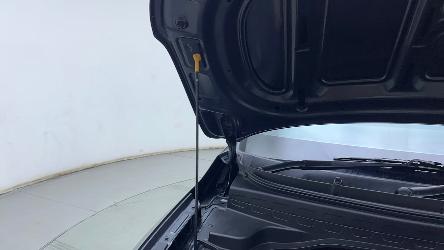 Used 2022 Kia Sonet X Line 1.0 DCT Petrol Automatic engine ENGINE RIGHT SIDE HINGE & APRON VIEW