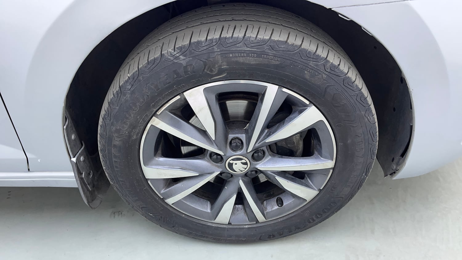 Used 2022 Skoda Slavia Style 1.0L TSI AT Petrol Automatic tyres RIGHT FRONT TYRE RIM VIEW