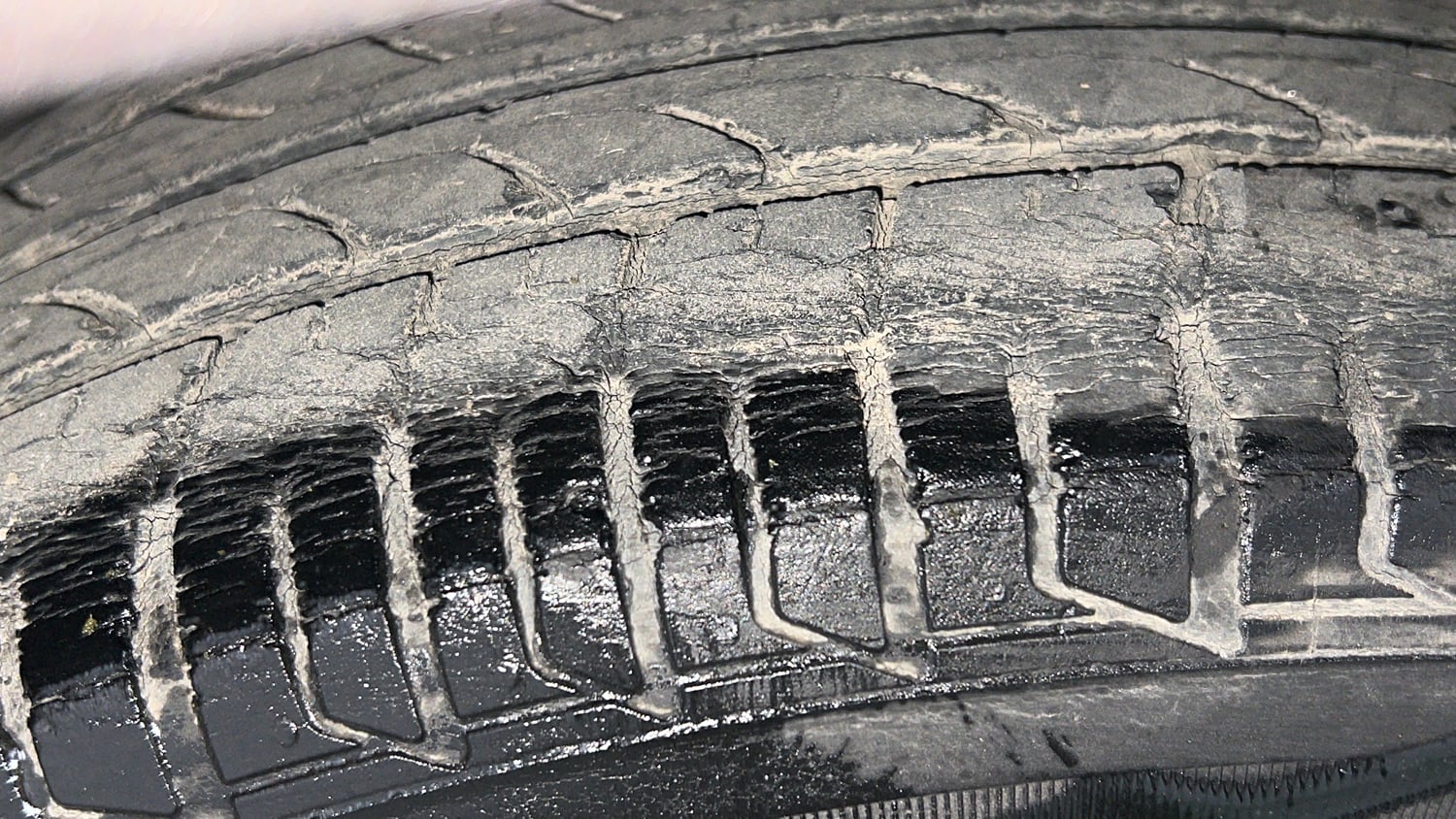 Used 2018 Tata Tiago Revotron XZ Petrol Manual tyres RIGHT REAR TYRE TREAD VIEW
