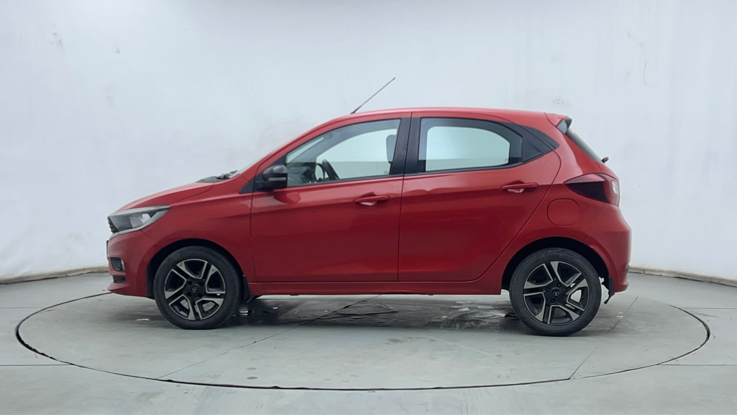 Used 2021 Tata Tiago XZ Plus Petrol Manual exterior LEFT SIDE VIEW