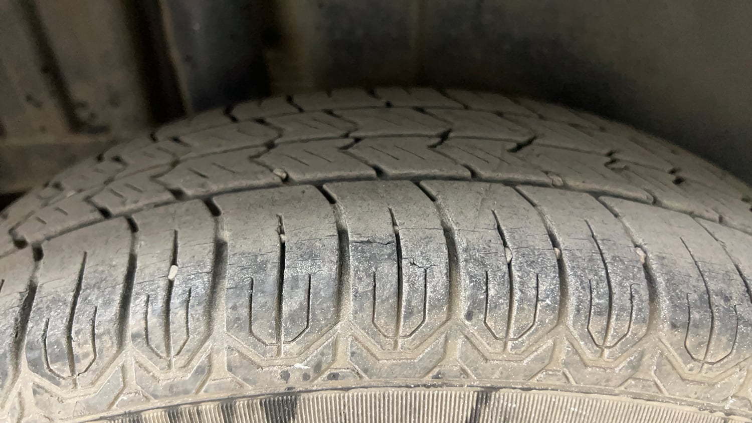 Used 2012 Maruti Suzuki Swift VXi Petrol Manual tyres RIGHT REAR TYRE TREAD VIEW