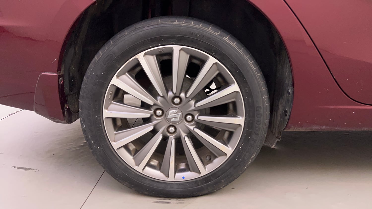 Used 2021 Maruti Suzuki Ciaz Alpha 1.5 AT Petrol Automatic tyres RIGHT REAR TYRE RIM VIEW