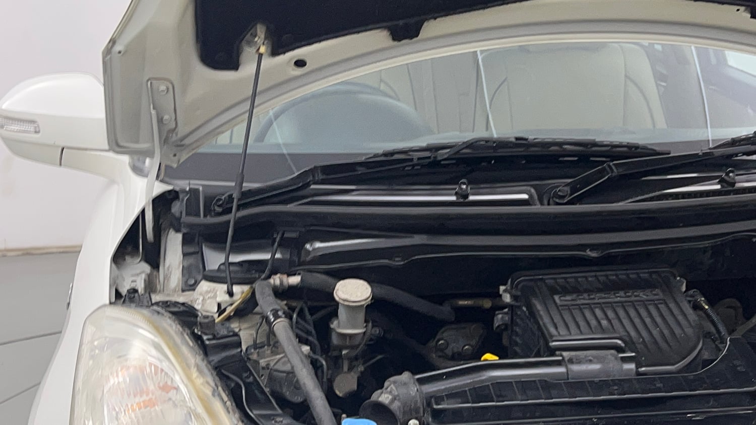 Used 2014 Maruti Suzuki Swift Dzire ZXI Petrol Manual engine ENGINE RIGHT SIDE HINGE & APRON VIEW