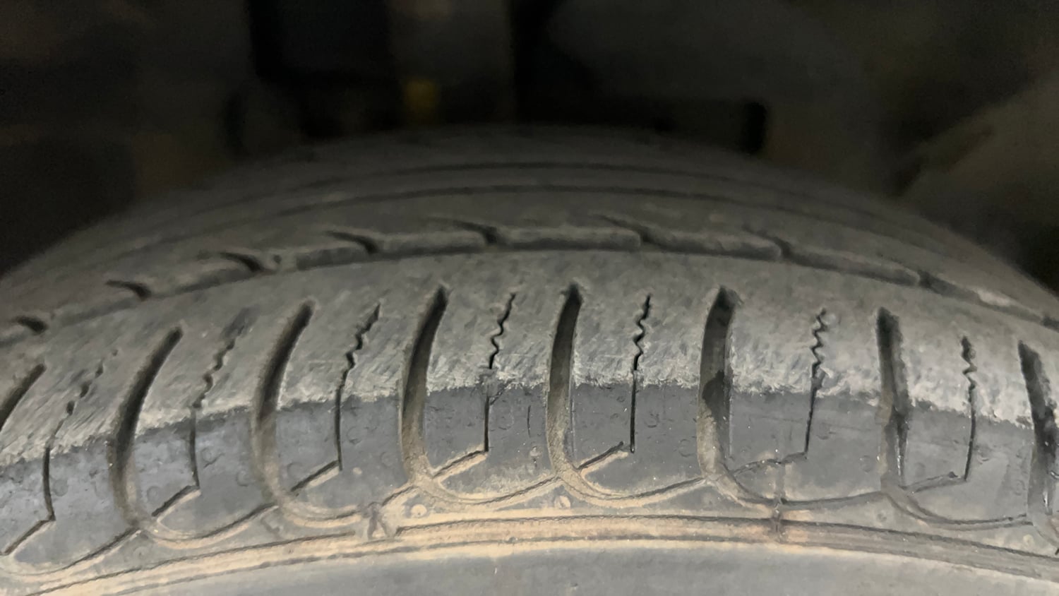 Used 2019 Ford EcoSport Titanium 1.5L Ti-VCT Petrol Manual tyres RIGHT FRONT TYRE TREAD VIEW