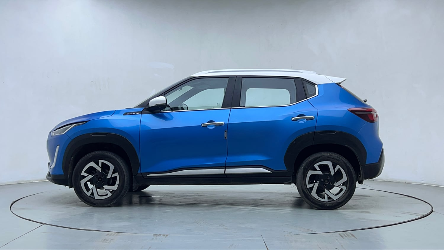 Used 2022 Nissan Magnite XV Petrol Manual exterior LEFT SIDE VIEW
