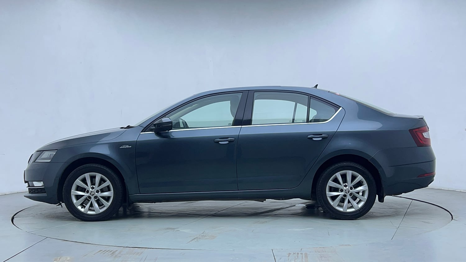 Used 2018 Skoda Octavia 1.8 TSI L&K Petrol Automatic exterior LEFT SIDE VIEW