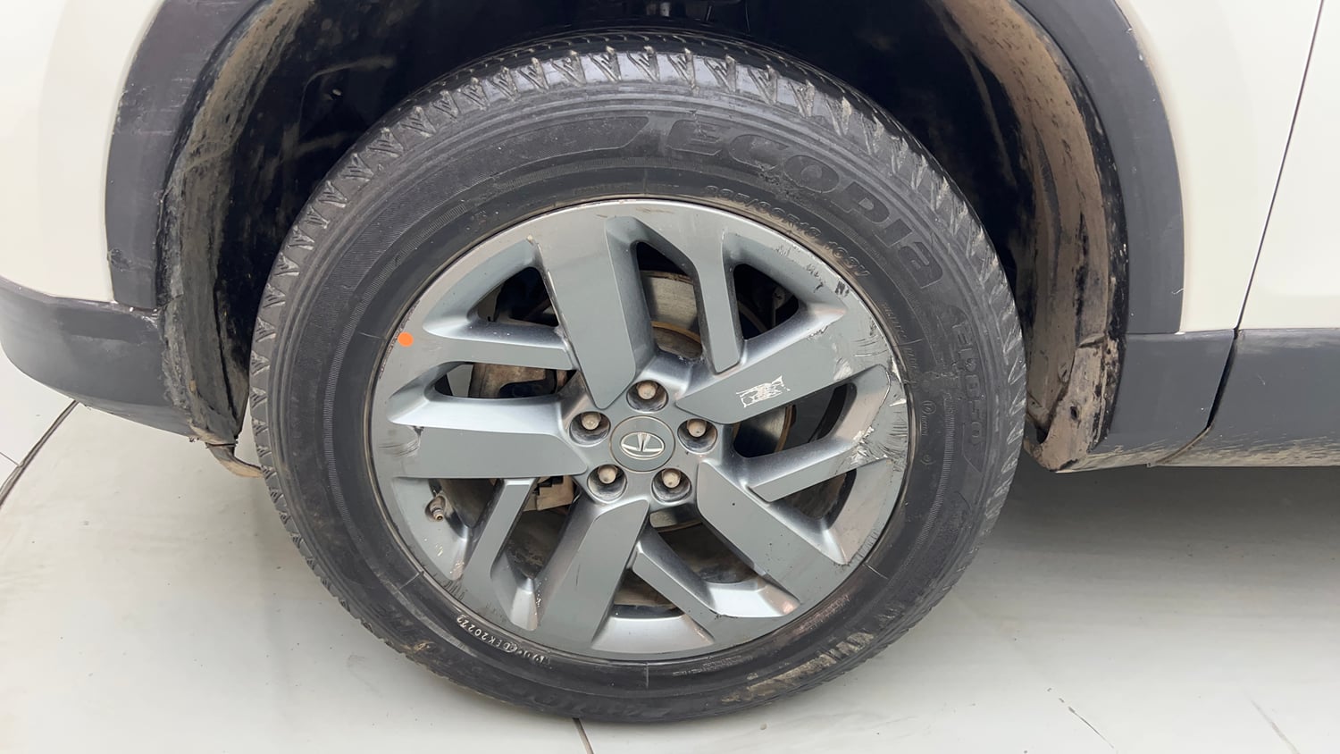 Used 2022 Tata Safari XTA Plus Diesel Automatic tyres LEFT FRONT TYRE RIM VIEW
