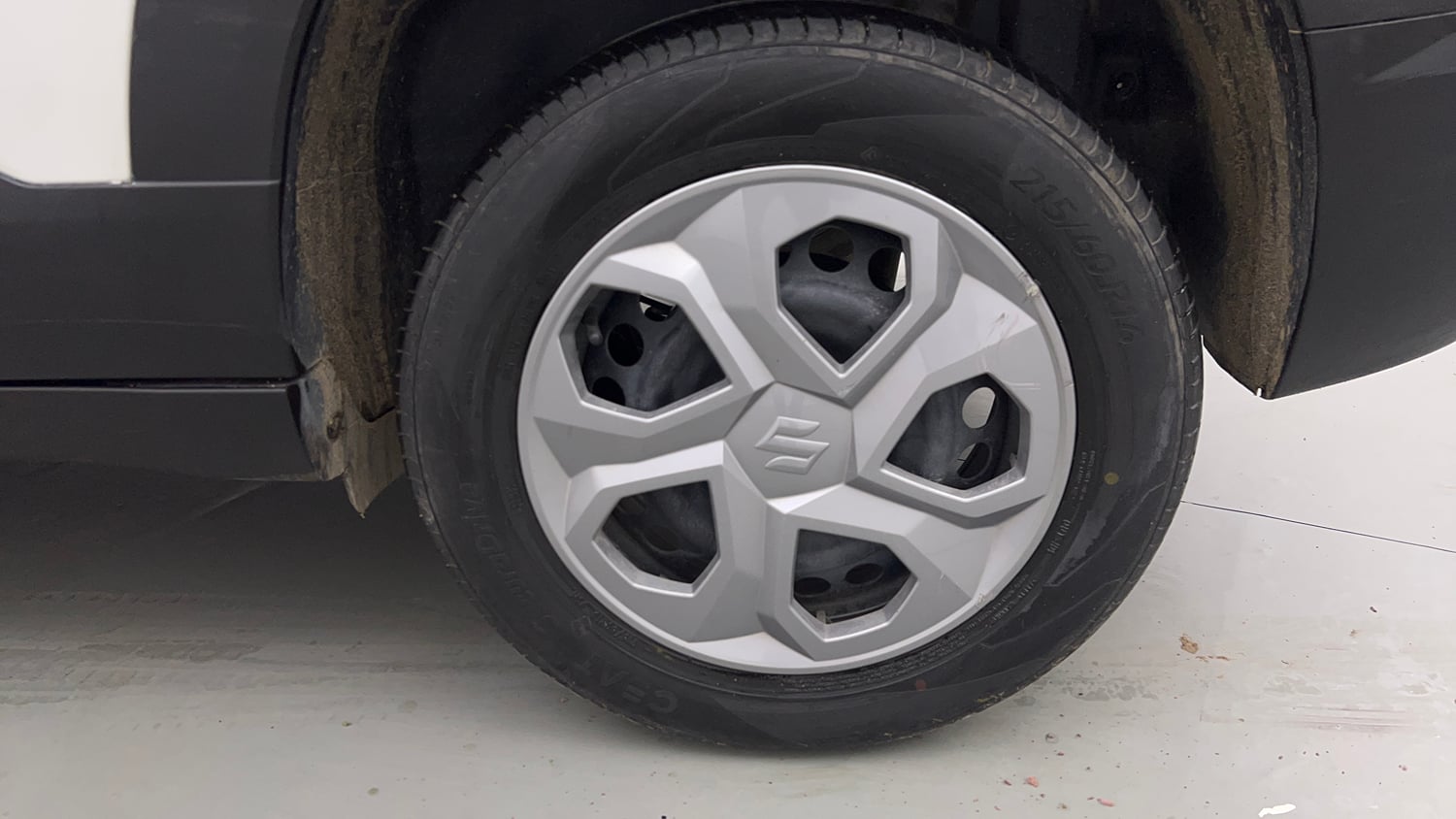 Used 2023 Maruti Suzuki Brezza VXi Petrol Manual tyres LEFT REAR TYRE RIM VIEW