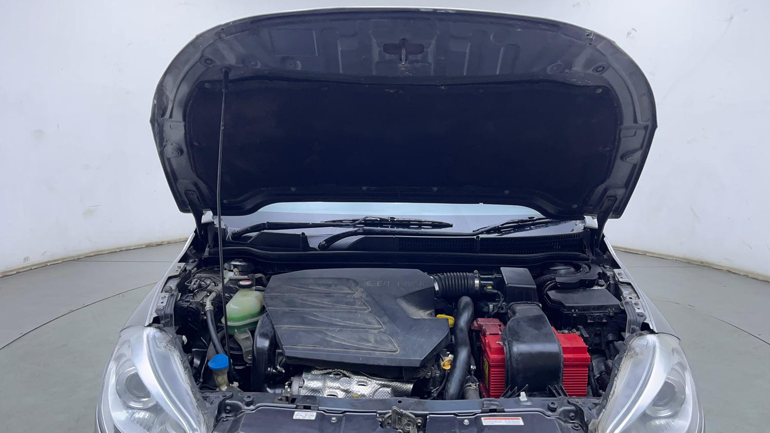 Used 2017 Maruti Suzuki S-Cross Alpha 1.6 Diesel Manual engine ENGINE & BONNET OPEN FRONT VIEW