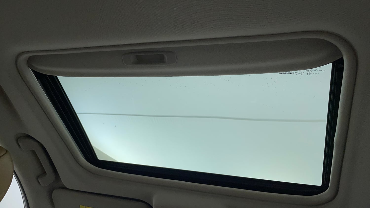 Used 2018 Mahindra XUV500 W11 Diesel Manual top_features Sunroof