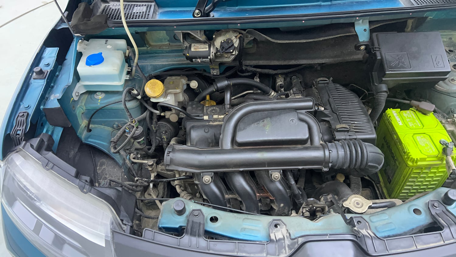 Used 2020 Renault Kwid RXL 1.0 AMT Petrol Automatic engine ENGINE RIGHT SIDE VIEW