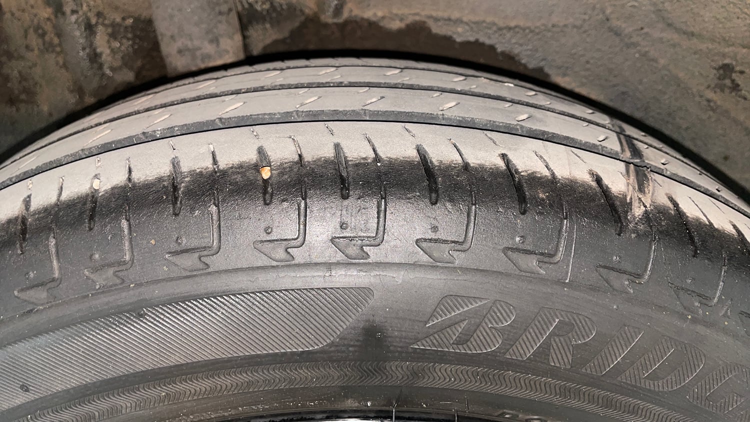 Used 2020 Maruti Suzuki Ignis Alpha 1.2 AMT Petrol Automatic tyres RIGHT REAR TYRE TREAD VIEW