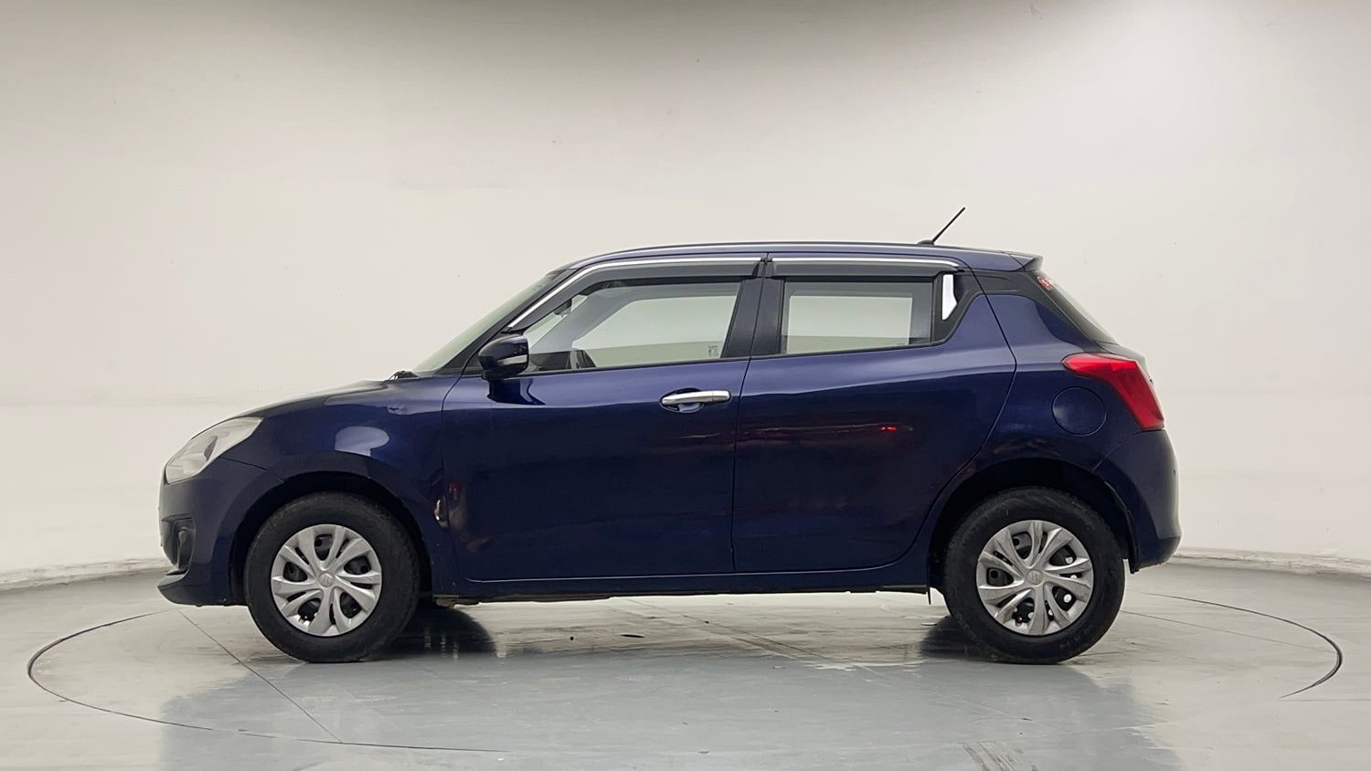 Used 2023 Maruti Suzuki Swift VXi Petrol Manual exterior LEFT SIDE VIEW