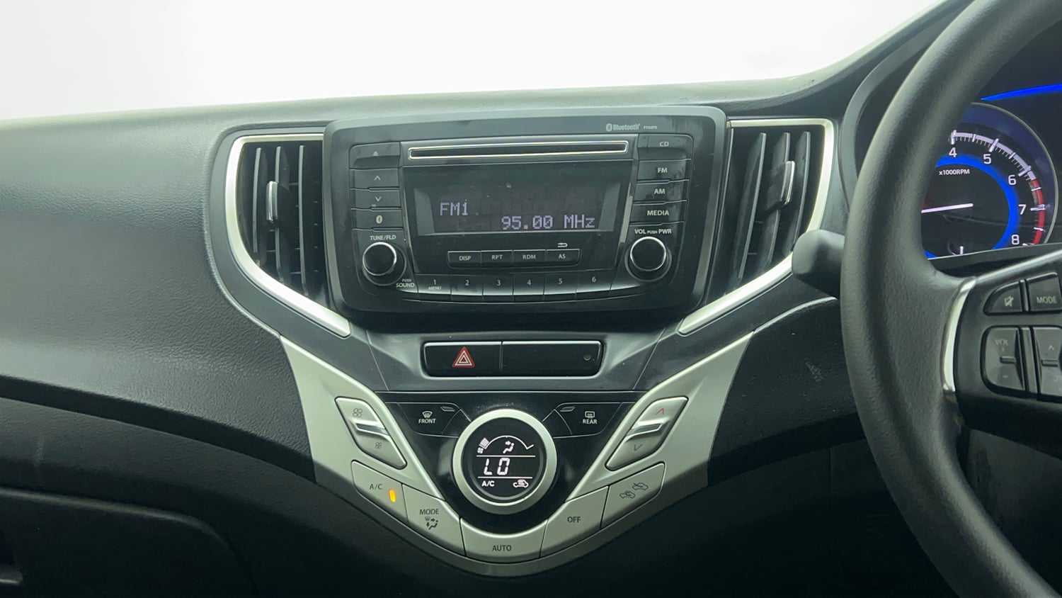 Used 2017 Maruti Suzuki Baleno Delta 1.2 Petrol Manual top_features Integrated (in-dash) music system