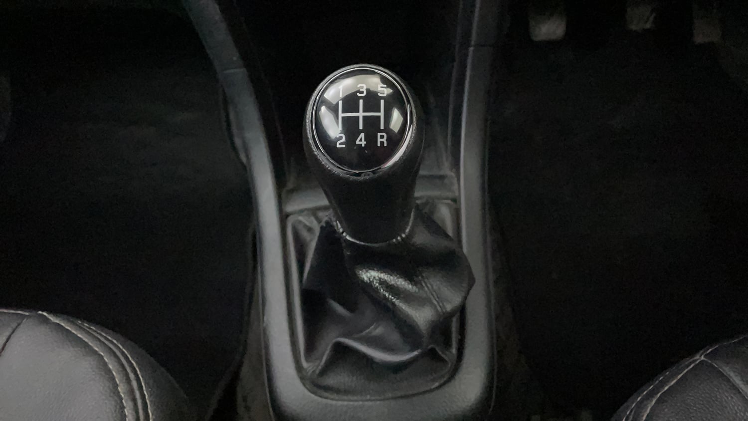 Used 2012 Maruti Suzuki Swift VXi Petrol Manual interior GEAR  KNOB VIEW