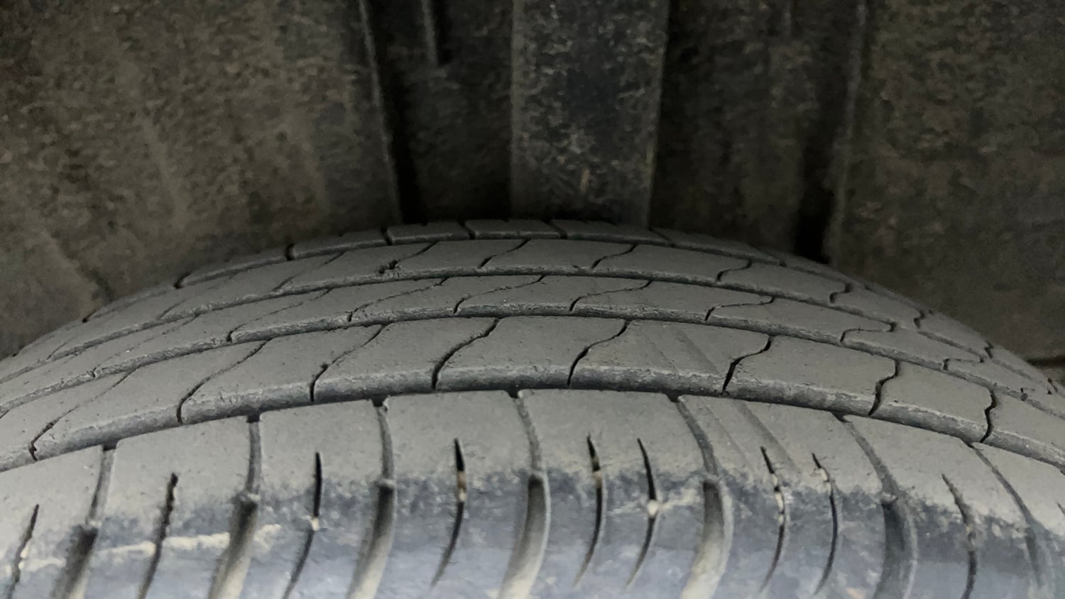 Used 2023 Nissan Magnite XL Petrol Manual tyres LEFT REAR TYRE TREAD VIEW