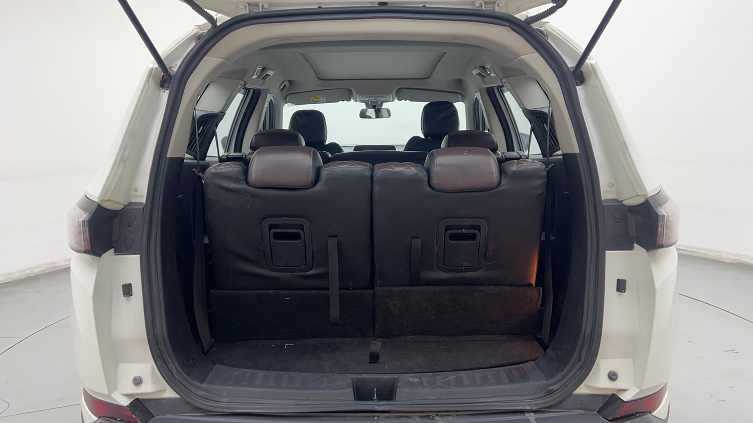 Used 2022 Tata Safari XTA Plus Diesel Automatic interior DICKY INSIDE VIEW