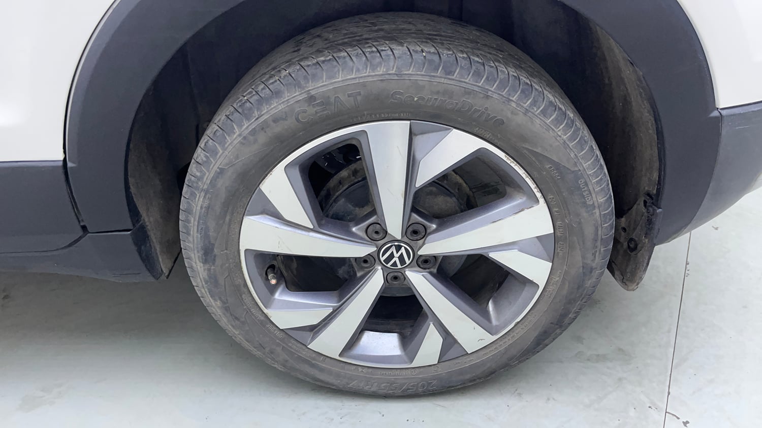 Used 2023 Volkswagen Taigun Topline 1.0 TSI AT Petrol Automatic tyres LEFT REAR TYRE RIM VIEW