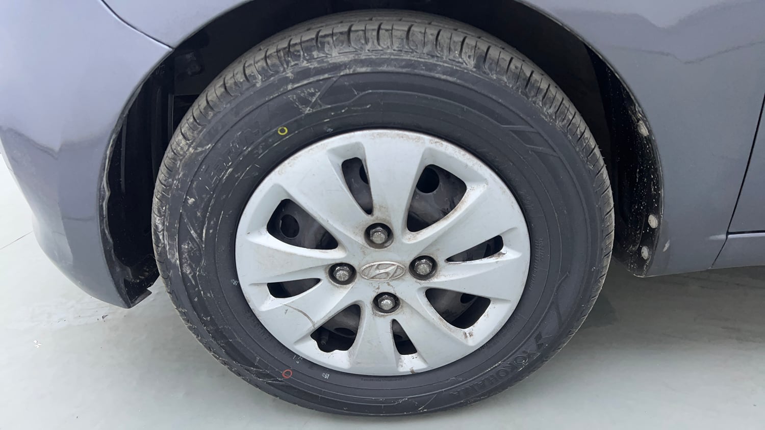 Used 2013 Hyundai i10 Magna 1.2 Kappa2 Petrol Manual tyres LEFT FRONT TYRE RIM VIEW