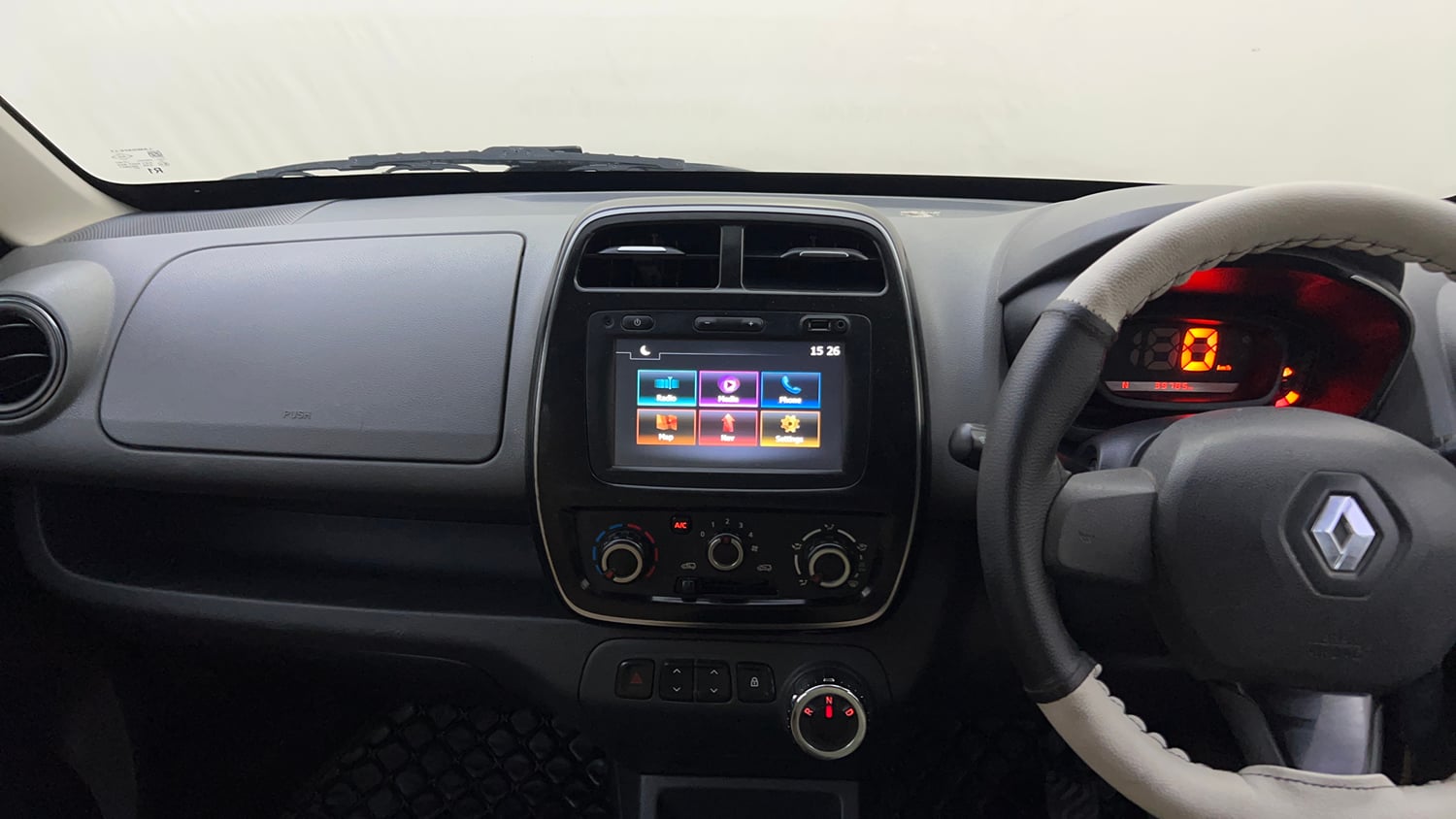 Used 2016 Renault Kwid 1.0 RXT AMT Petrol Automatic interior MUSIC SYSTEM & AC CONTROL VIEW