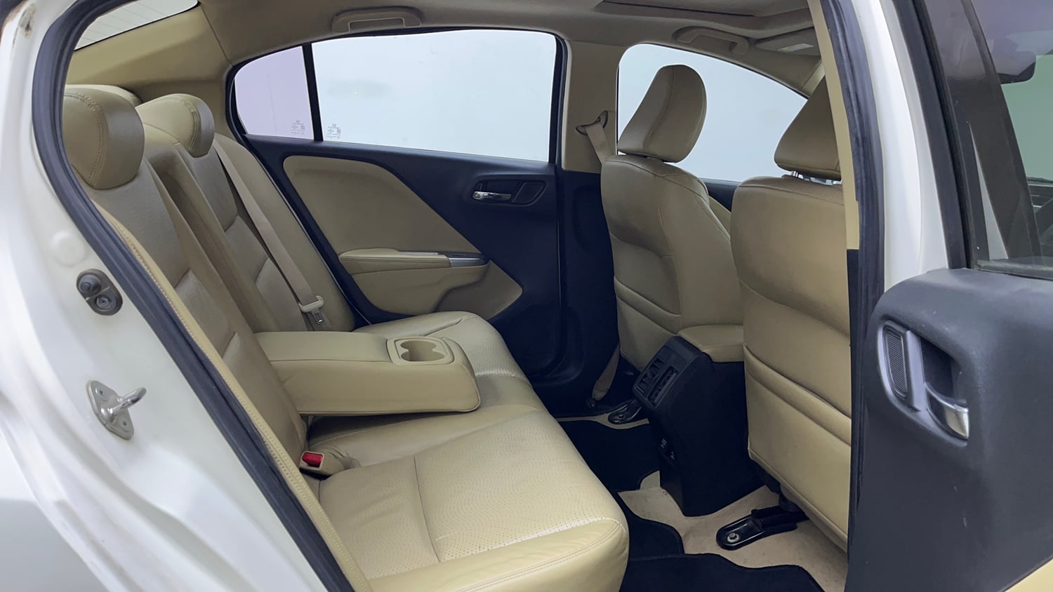 Used 2015 Honda City VX CVT Petrol Automatic interior RIGHT SIDE REAR DOOR CABIN VIEW