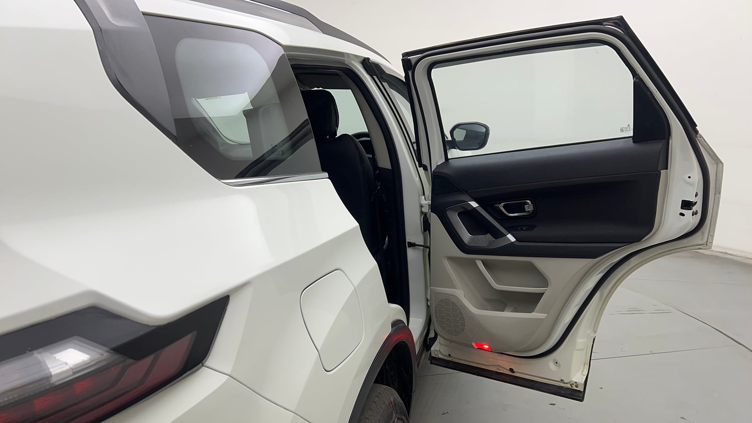 Used 2022 Tata Safari XTA Plus Diesel Automatic interior RIGHT REAR DOOR OPEN VIEW