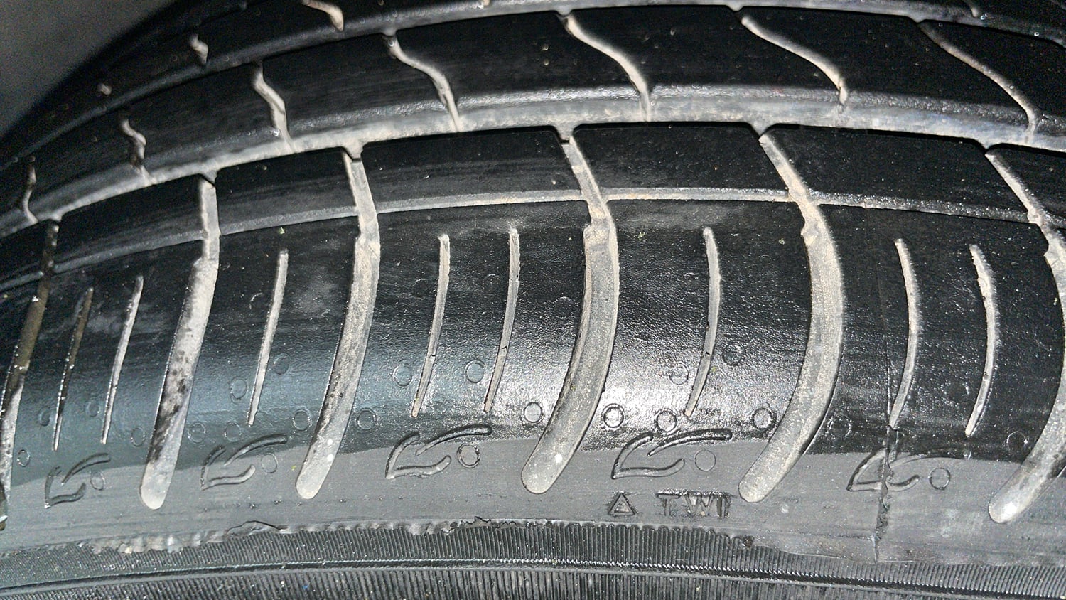 Used 2018 Maruti Suzuki Baleno Alpha 1.2 AT Petrol Automatic tyres RIGHT FRONT TYRE TREAD VIEW