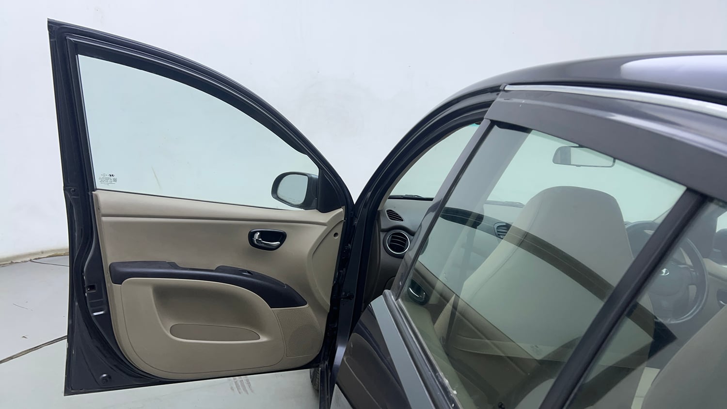 Used 2013 Hyundai i10 Magna 1.2 Kappa2 Petrol Manual interior LEFT FRONT DOOR OPEN VIEW