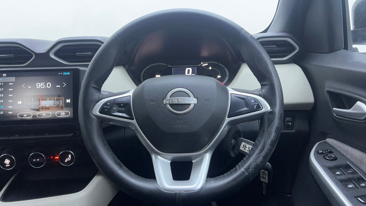 Used 2023 Nissan Magnite XL Petrol Manual interior STEERING VIEW