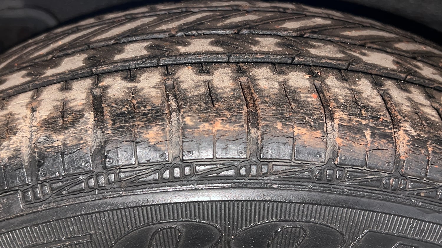 Used 2015 Hyundai Xcent S 1.2 Petrol Manual tyres RIGHT REAR TYRE TREAD VIEW