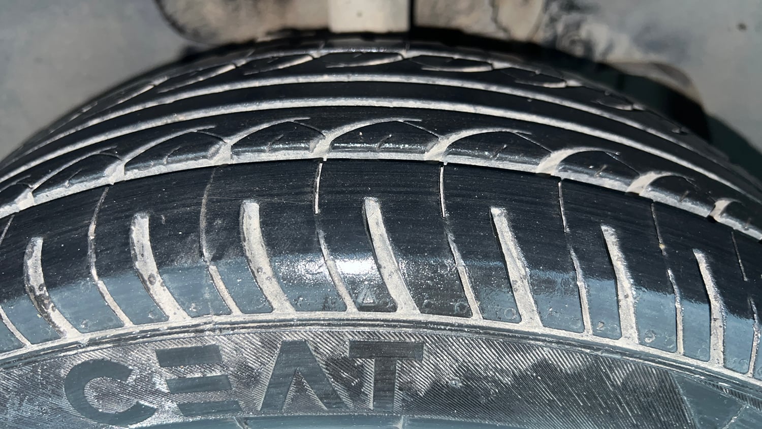 Used 2018 Tata Tiago Revotron XT Petrol Manual tyres RIGHT FRONT TYRE TREAD VIEW