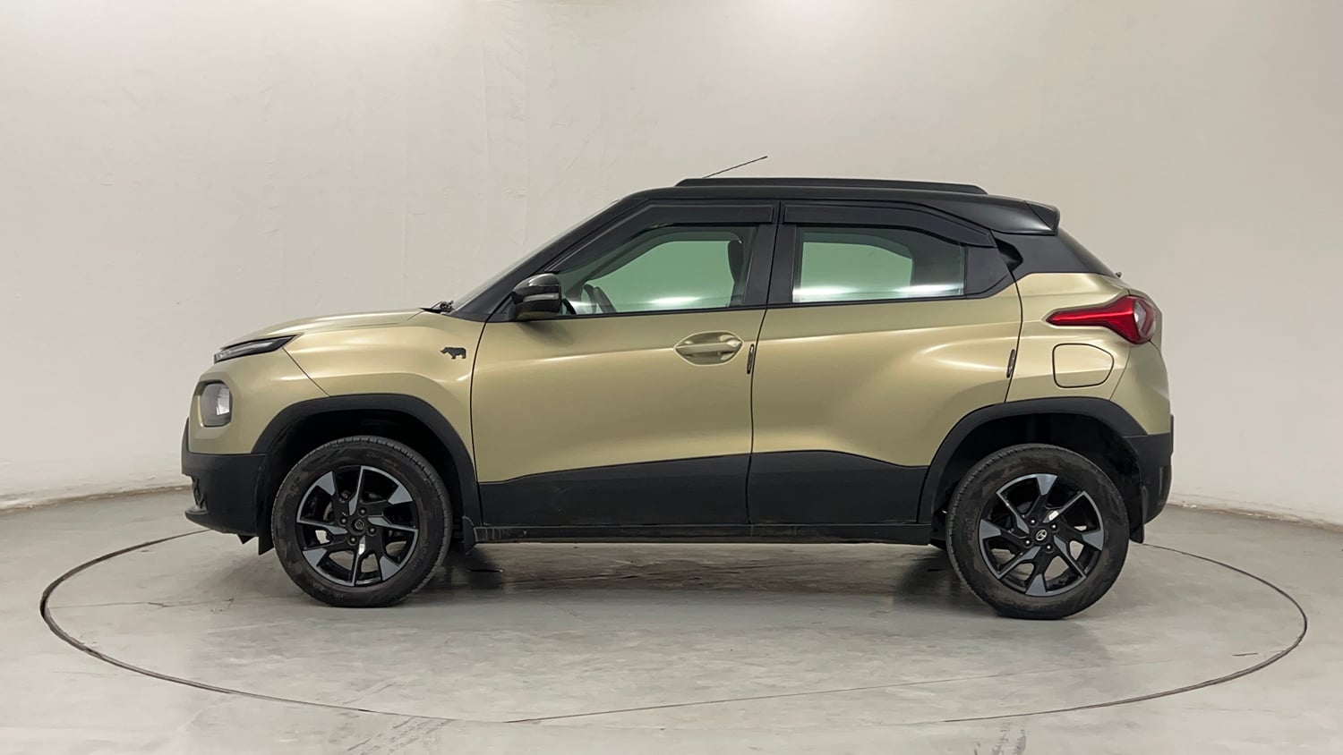 Used 2022 Tata Punch Kaziranga Creative MT Petrol Manual exterior LEFT SIDE VIEW