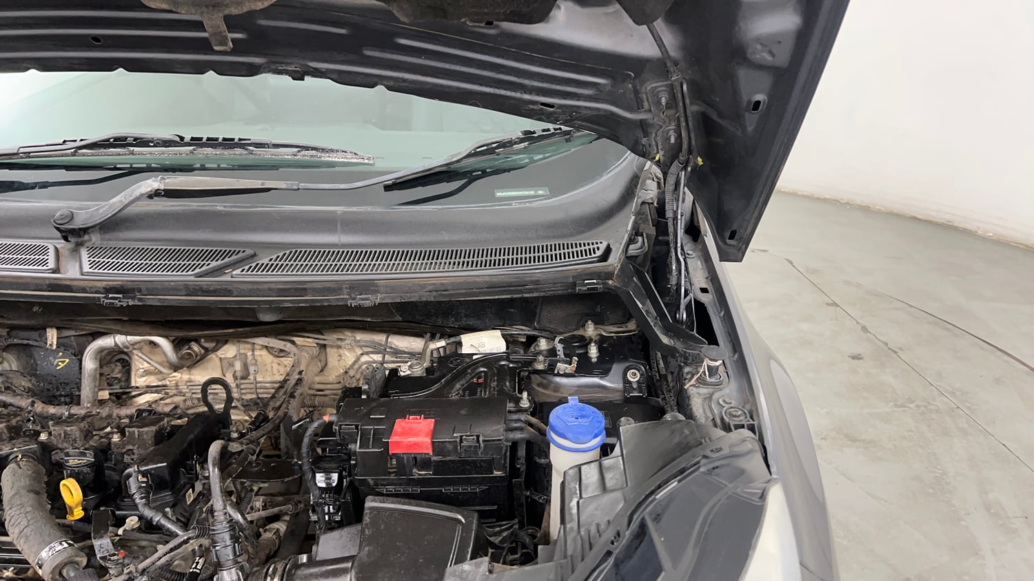 Used 2019 Ford EcoSport Titanium 1.5L Ti-VCT Petrol Manual engine ENGINE LEFT SIDE HINGE & APRON VIEW