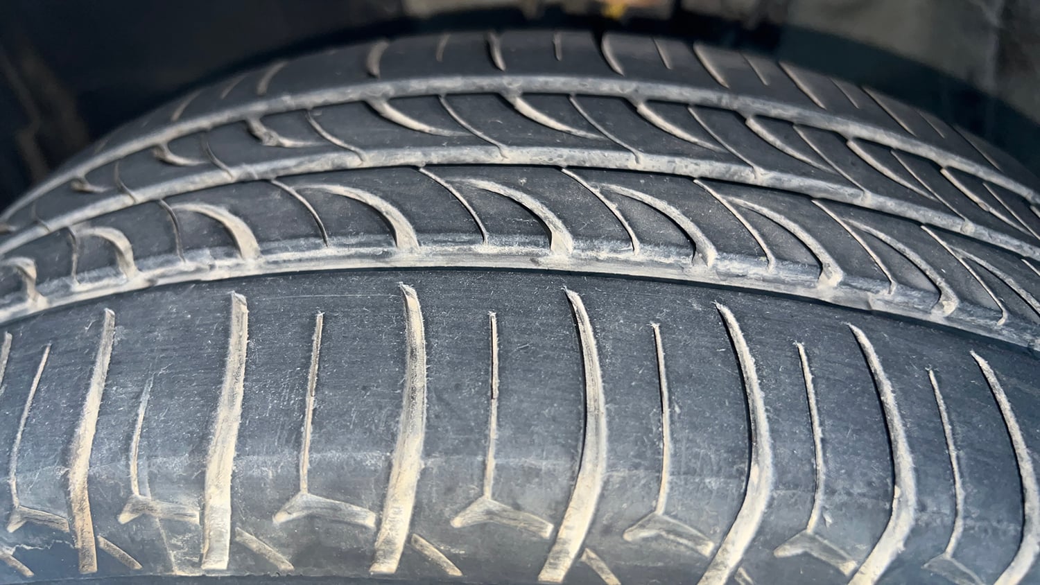 Used 2020 Honda Amaze 1.2 S MT Petrol Petrol Manual tyres LEFT FRONT TYRE TREAD VIEW