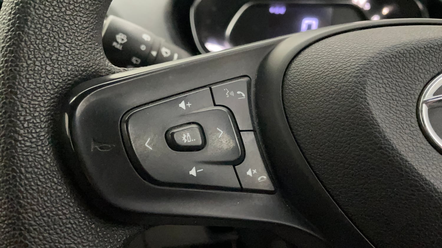 Used 2020 Tata Tiago Revotron XZ Petrol Manual top_features Steering mounted controls