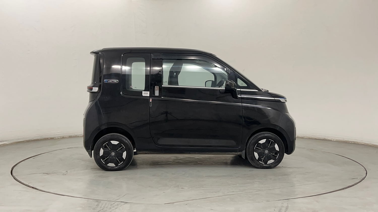 Used 2024 MG Motors Comet EV Excite Electric Automatic exterior RIGHT SIDE VIEW