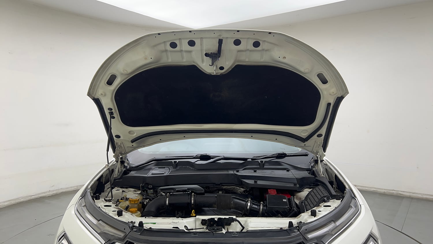 Used 2022 Tata Safari XTA Plus Diesel Automatic engine ENGINE & BONNET OPEN FRONT VIEW