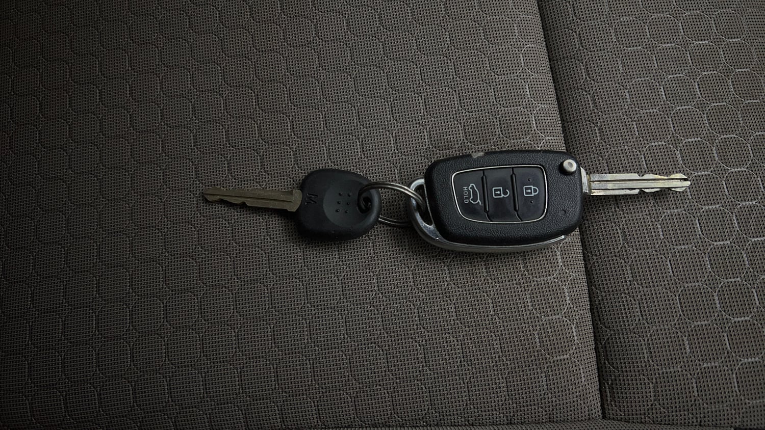 Used 2016 Hyundai Elite i20 Sportz 1.2 Petrol Manual extra CAR KEY VIEW
