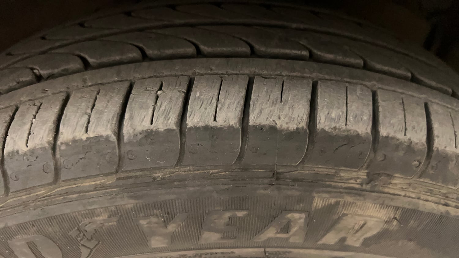 Used 2014 Maruti Suzuki Celerio VXi AMT Petrol Automatic tyres RIGHT FRONT TYRE TREAD VIEW