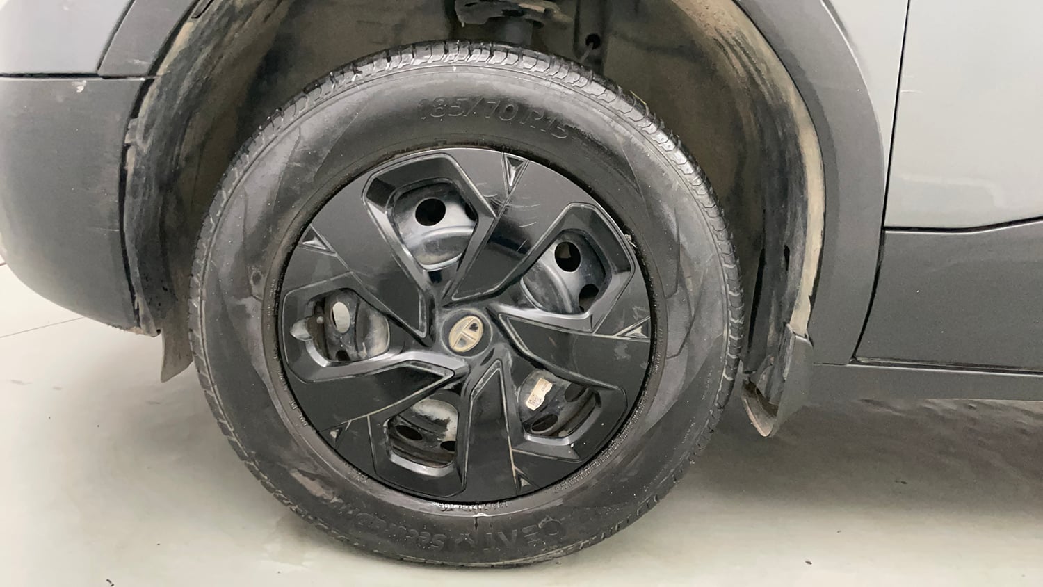 Used 2023 Tata Punch Adventure Rhythm Pack MT Petrol Manual tyres LEFT FRONT TYRE RIM VIEW