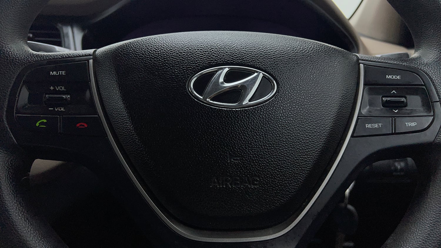 Used 2016 Hyundai Elite i20 Sportz 1.2 Petrol Manual top_features Airbags