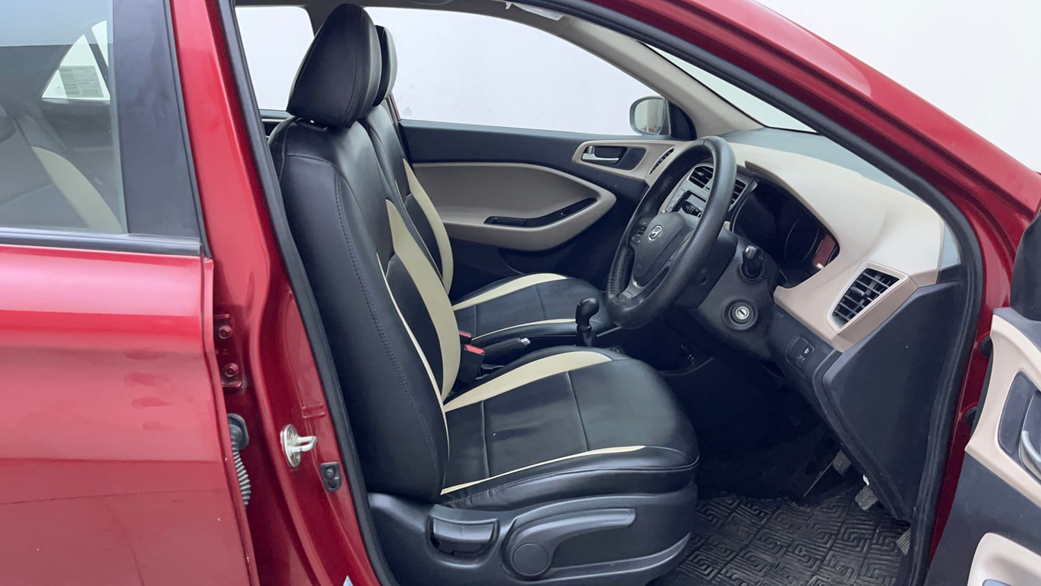 Used 2019 Hyundai Elite i20 Sportz Plus 1.2 Petrol Manual interior RIGHT SIDE FRONT DOOR CABIN VIEW