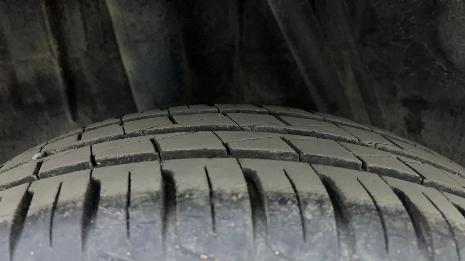 Used 2020 Renault Kwid RXL 1.0 AMT Petrol Automatic tyres RIGHT REAR TYRE TREAD VIEW