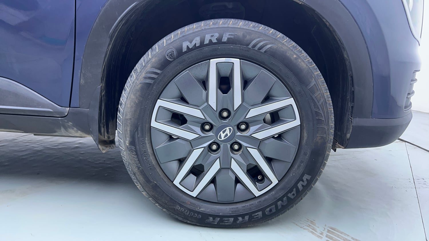 Used 2022 Hyundai Venue S(O) 1.0 Turbo iMT Petrol Manual tyres RIGHT FRONT TYRE RIM VIEW