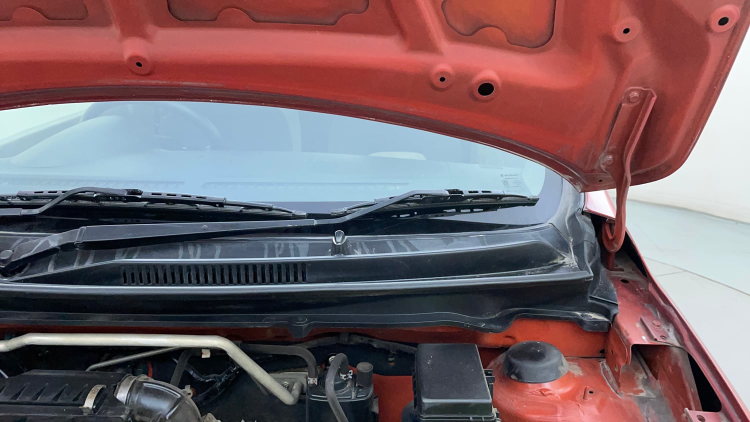 Used 2016 Maruti Suzuki Celerio ZXi AMT Petrol Automatic engine ENGINE LEFT SIDE HINGE & APRON VIEW