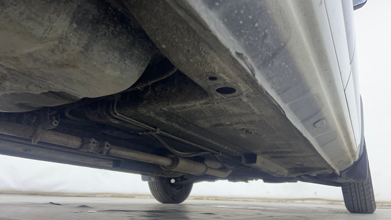 Used 2015 Renault Kwid RXT Petrol Manual extra REAR RIGHT UNDERBODY VIEW