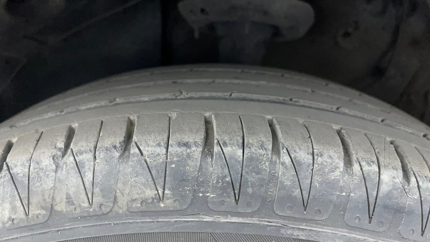 Used 2022 Kia Sonet X Line 1.0 DCT Petrol Automatic tyres LEFT FRONT TYRE TREAD VIEW
