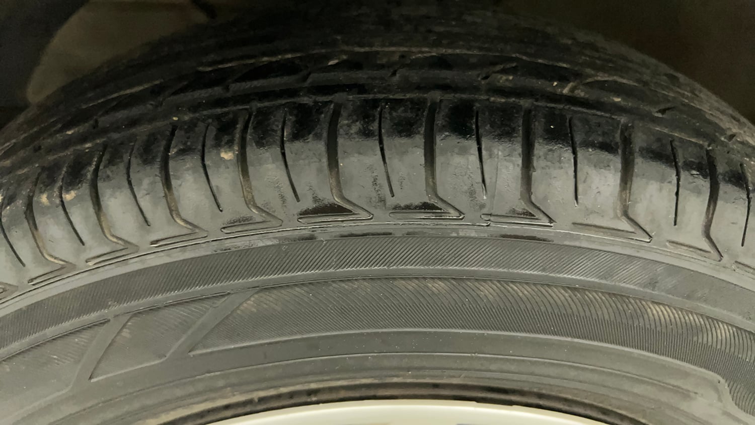 Used 2018 Maruti Suzuki Dzire VXi Petrol Manual tyres LEFT FRONT TYRE TREAD VIEW