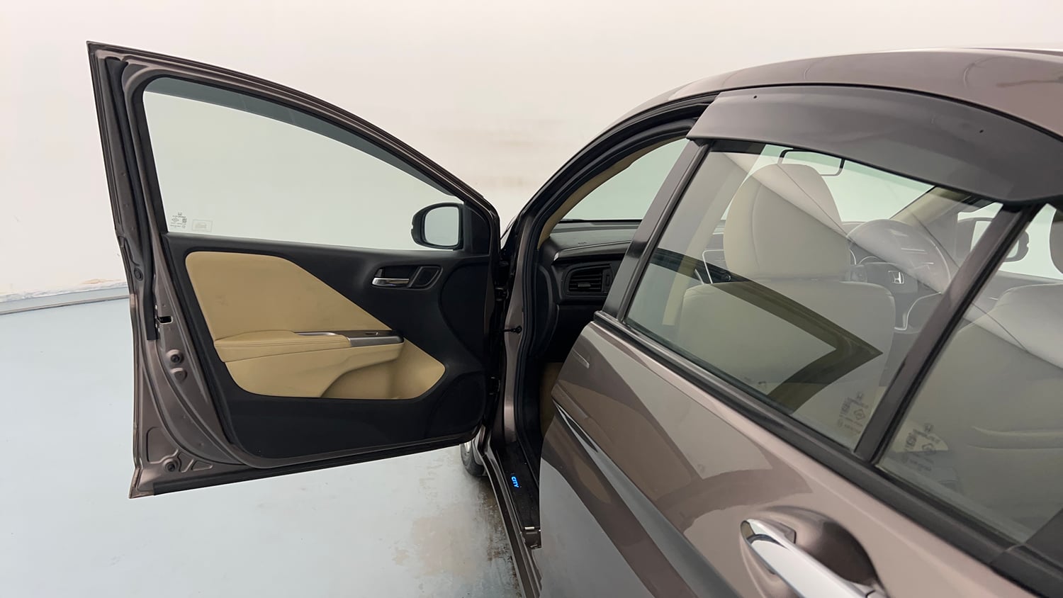 Used 2014 Honda City VX Petrol Manual interior LEFT FRONT DOOR OPEN VIEW