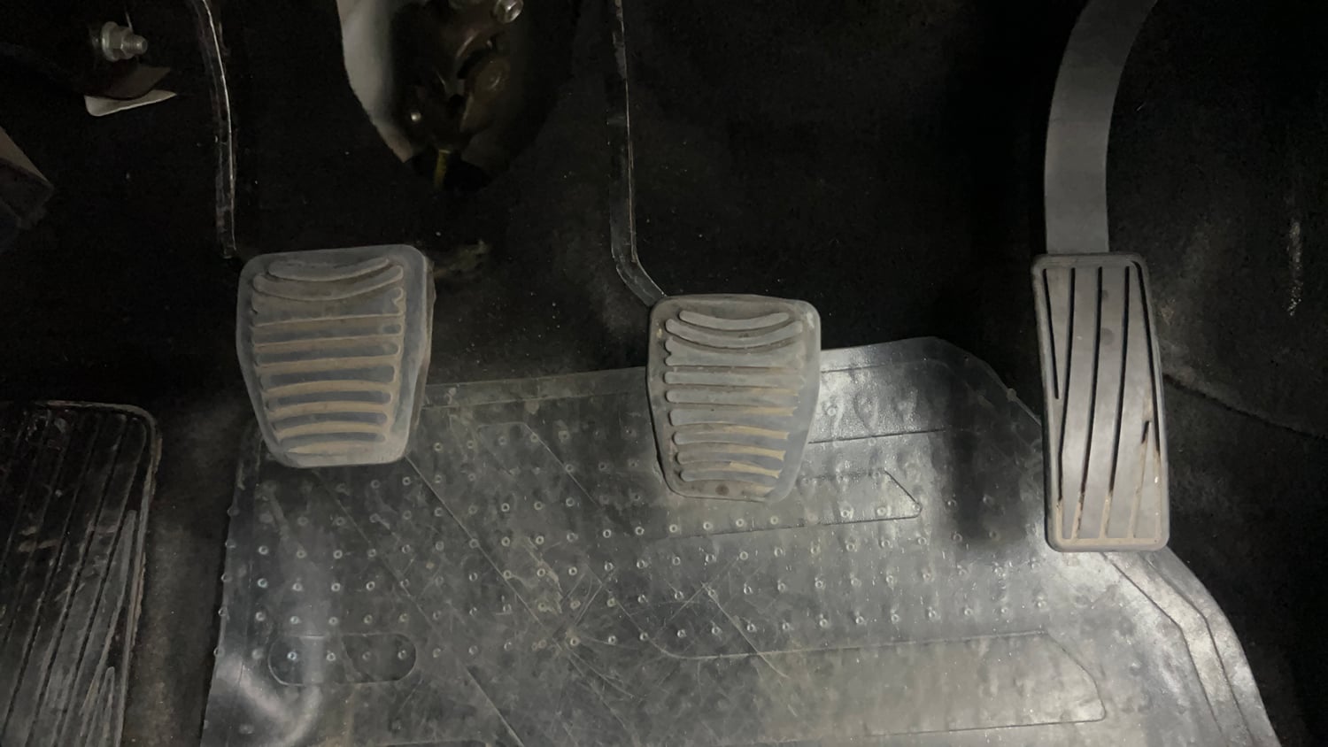 Used 2018 Mahindra KUV100 NXT K8 D 6 STR Diesel Manual interior PEDALS VIEW